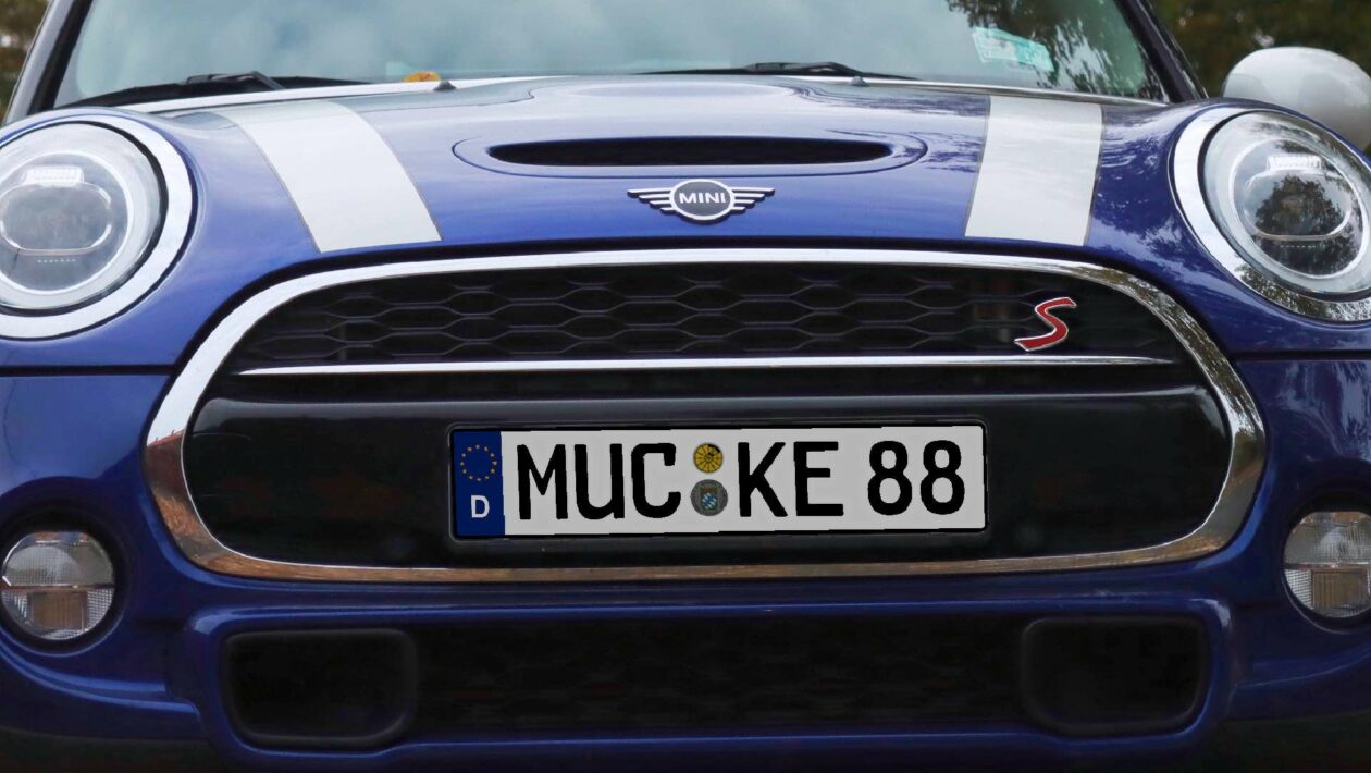 MUC-Nummernschild in München: Er hat das erste neue Kennzeichen, Regional