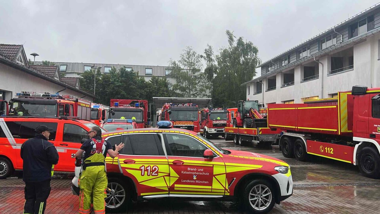 Feuerwehren im Landkreis München wegen Unwetter im Dauereinsatz