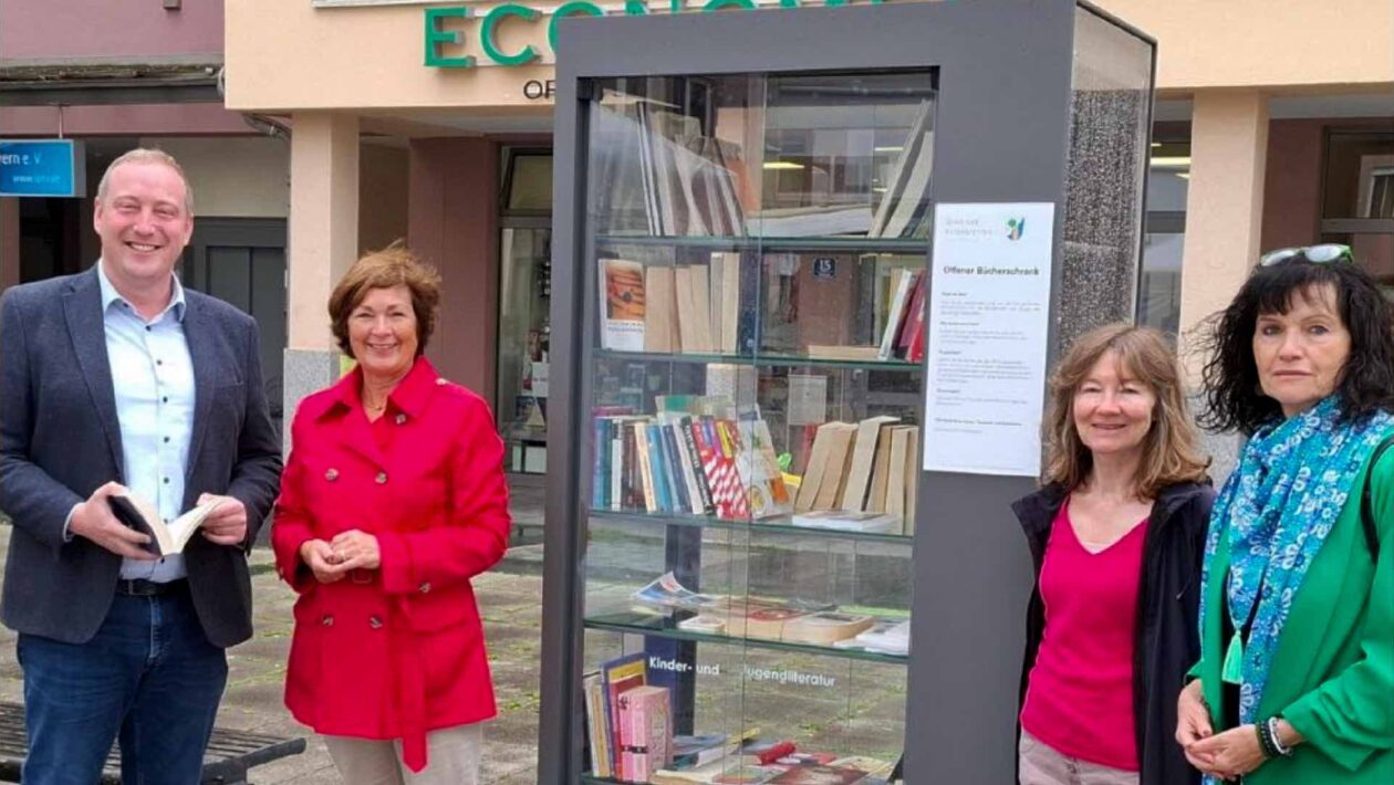 Neuer öffentlicher Bücherschrank am Marktplatz in Baldham