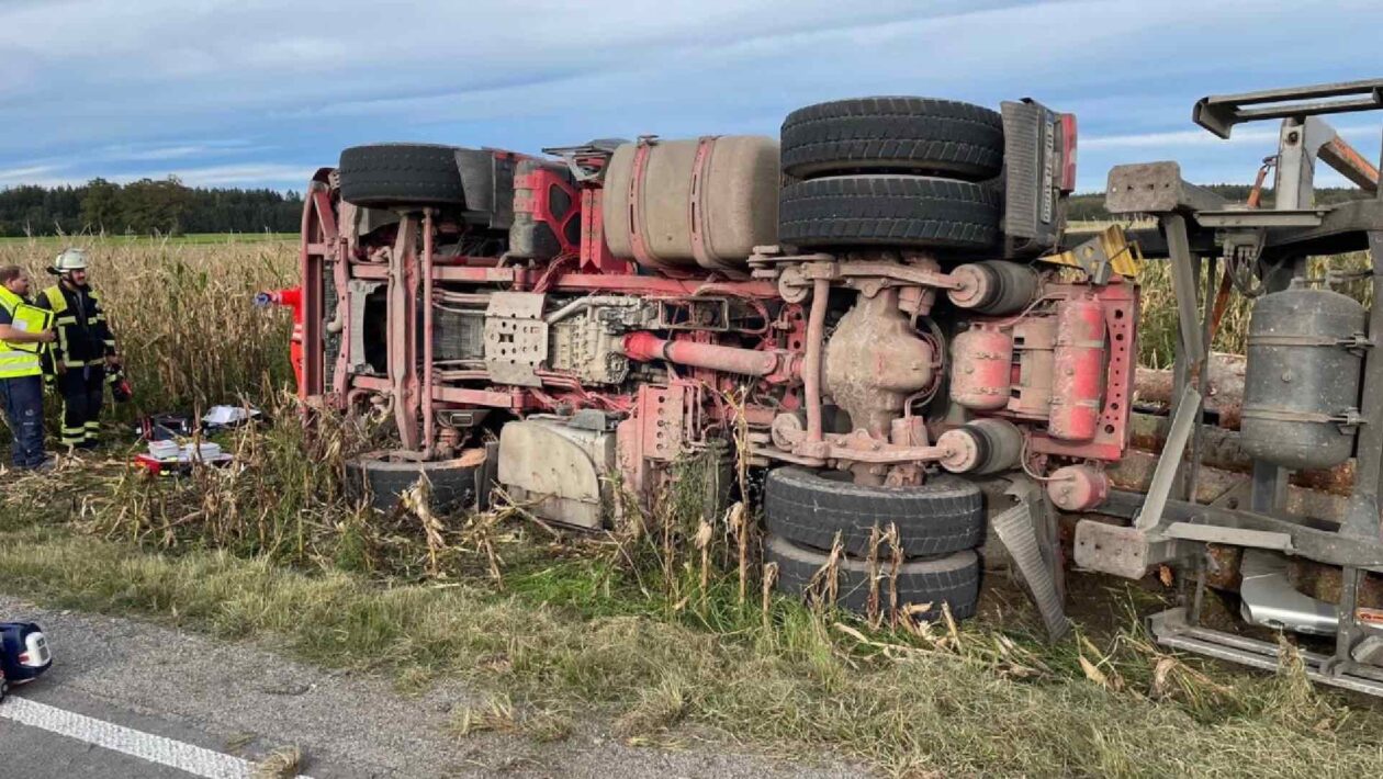 Schwerer LKW-Unfall in Aich in der Gemeinde Oberpframmern